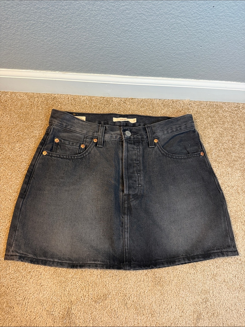 Levi’s® Icon Premium Denim Mini Skirt Faded Black Denim Button Fly Size 27 - Picture 3 of 10